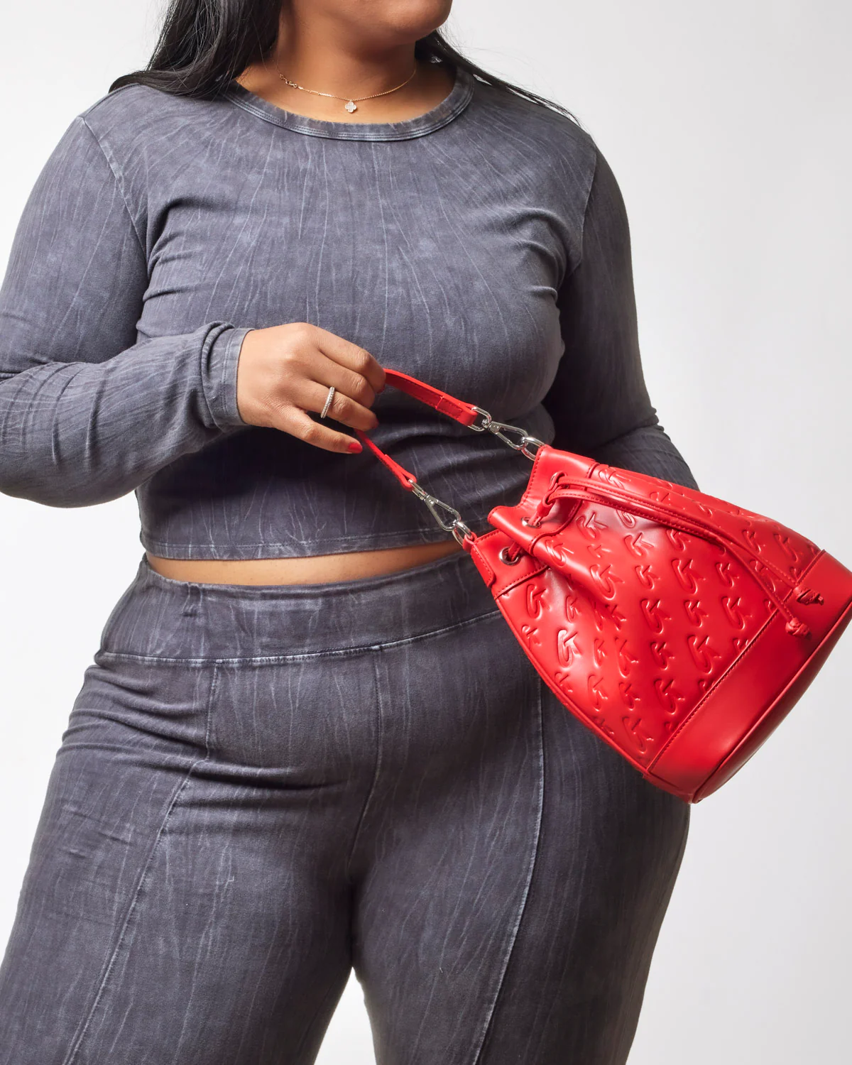 MEDIUM MONOGRAM BUCKET BAG - RED - Image 3