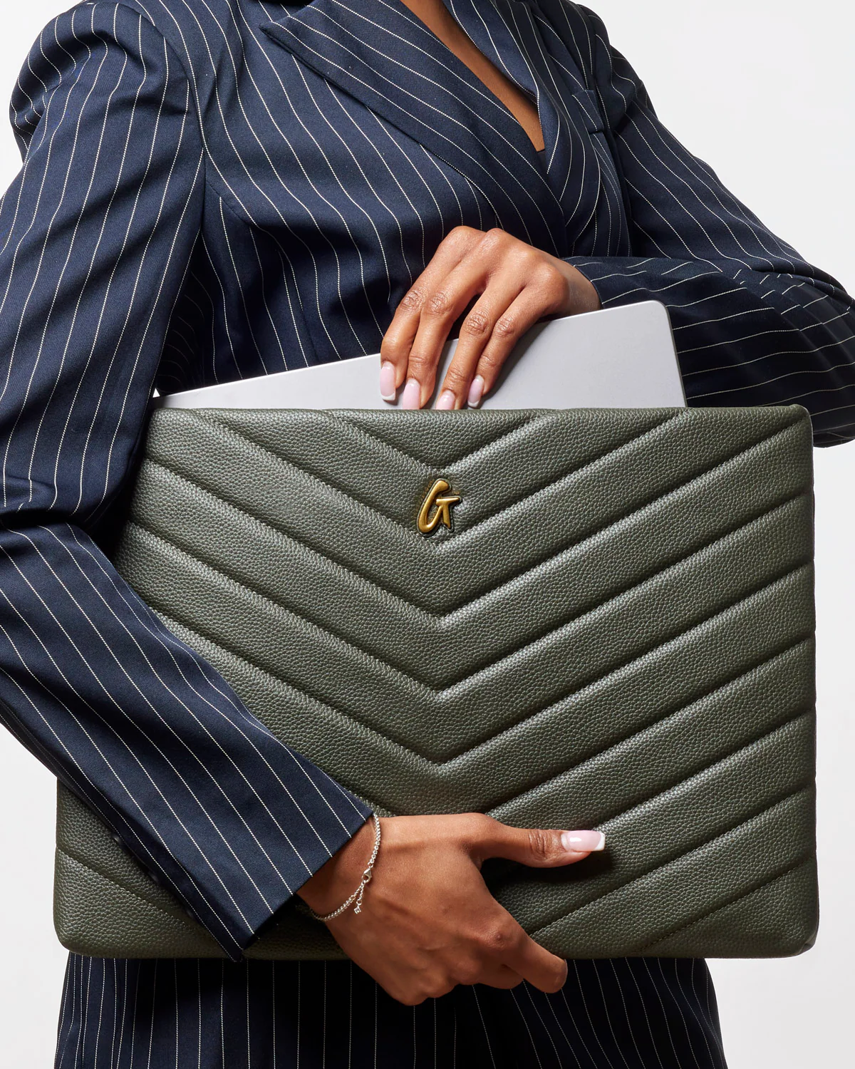 PEBBLE LAPTOP SLEEVE - OLIVE GREEN - Image 7